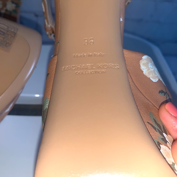 MICHAEL KORS COLLECTION - Picture 5 of 6